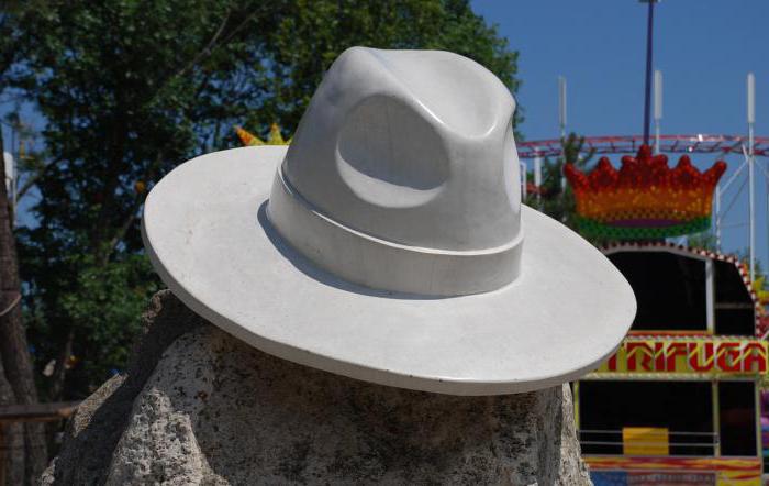Μνημείο για το λευκό καπέλο στην Anapa